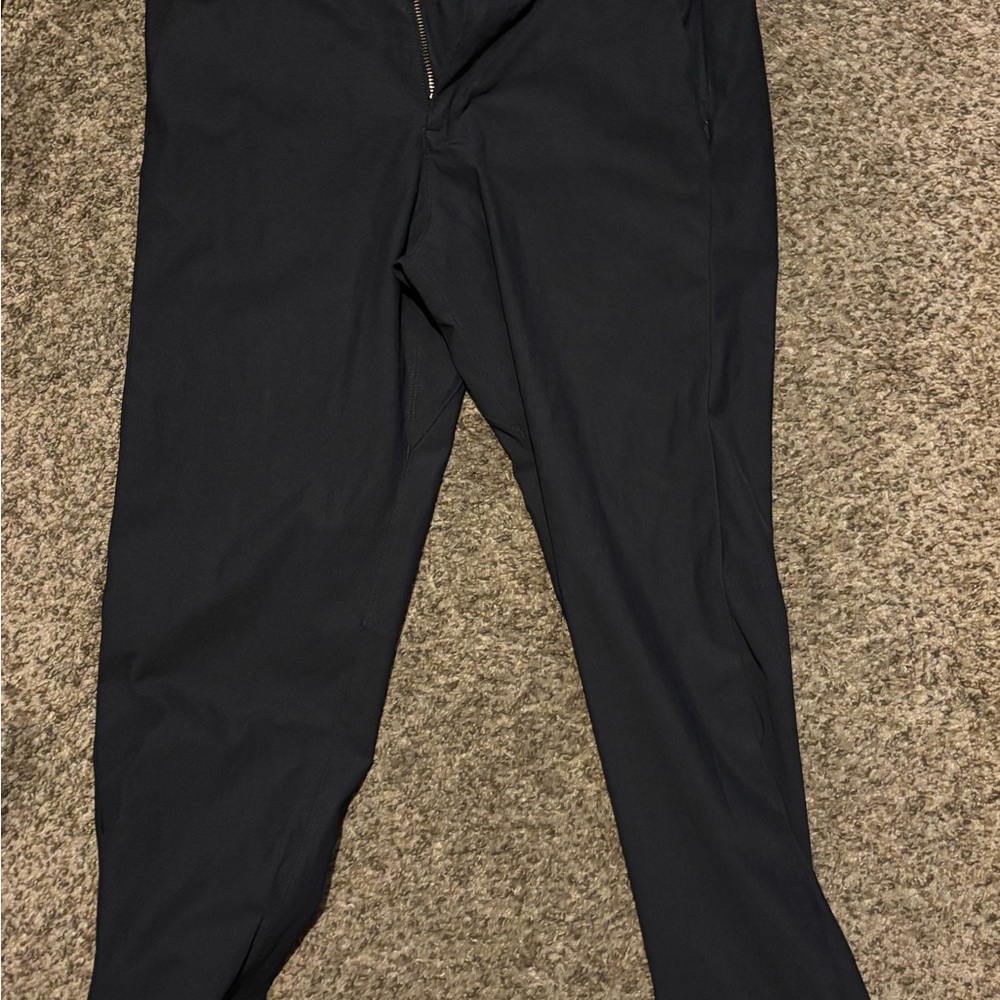 Lululemon Men’s Navy Blue Size 28
